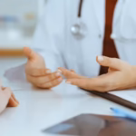 Naturalne kosmetyki do twarzy blog - Twoje źródło wiedzy o pielęgnacji Naturalne kosmetyki nawilżające do twarzy: jak wybrać najlepsze dla swojej skóry